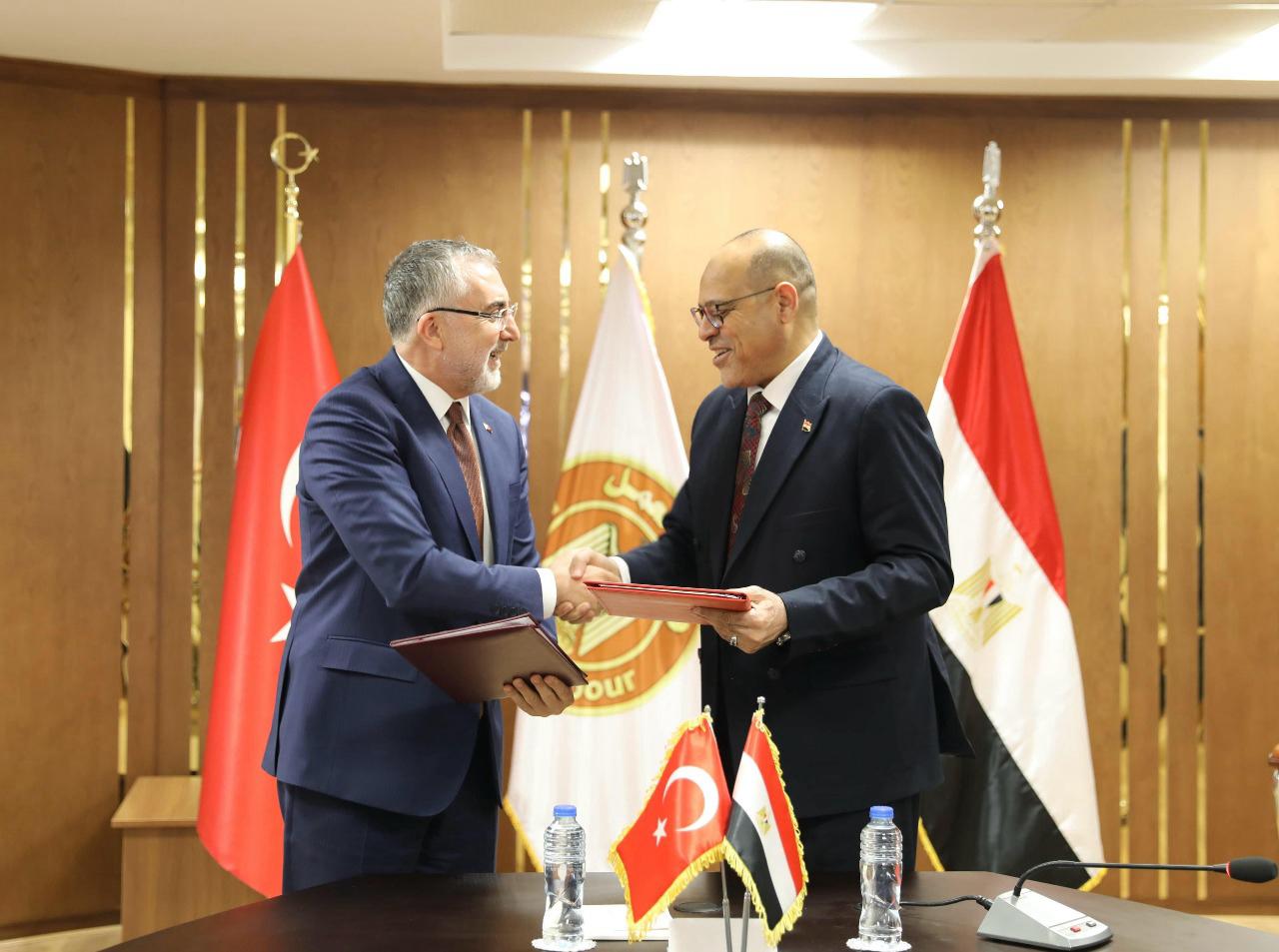 وزير العمل والضمان الاجتماعي التركي وداد إشيق هان والوفد المرافق له بزيارة القاهرة بدعوة من وزير العمل المصري محمد جبران