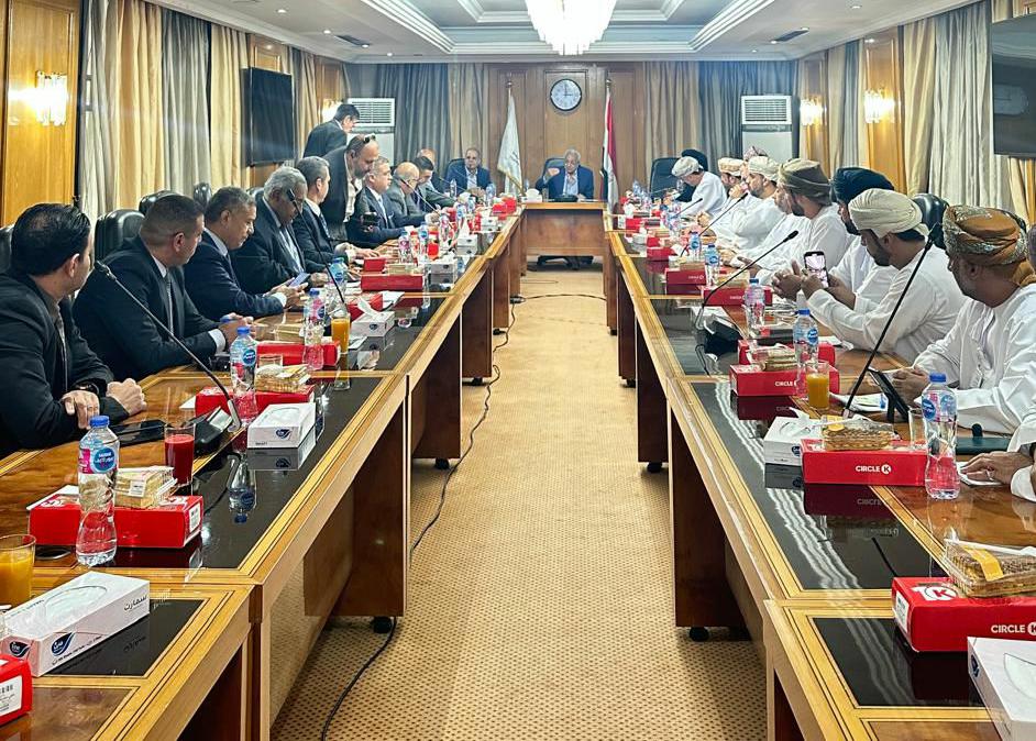 وفد رجال الأعمال العُماني يزور اتحاد الغرف التجارية المصرية لبحث سبل تعزيز التعاون الاستثماري