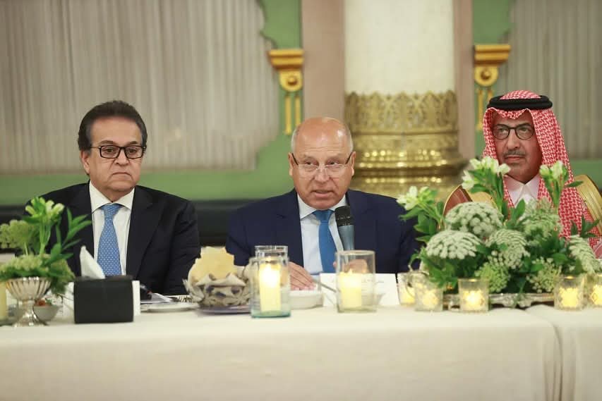 سفير المملكة بالقاهرة يشارك في حفل استقبال وفد اتحاد الغرف السعودية