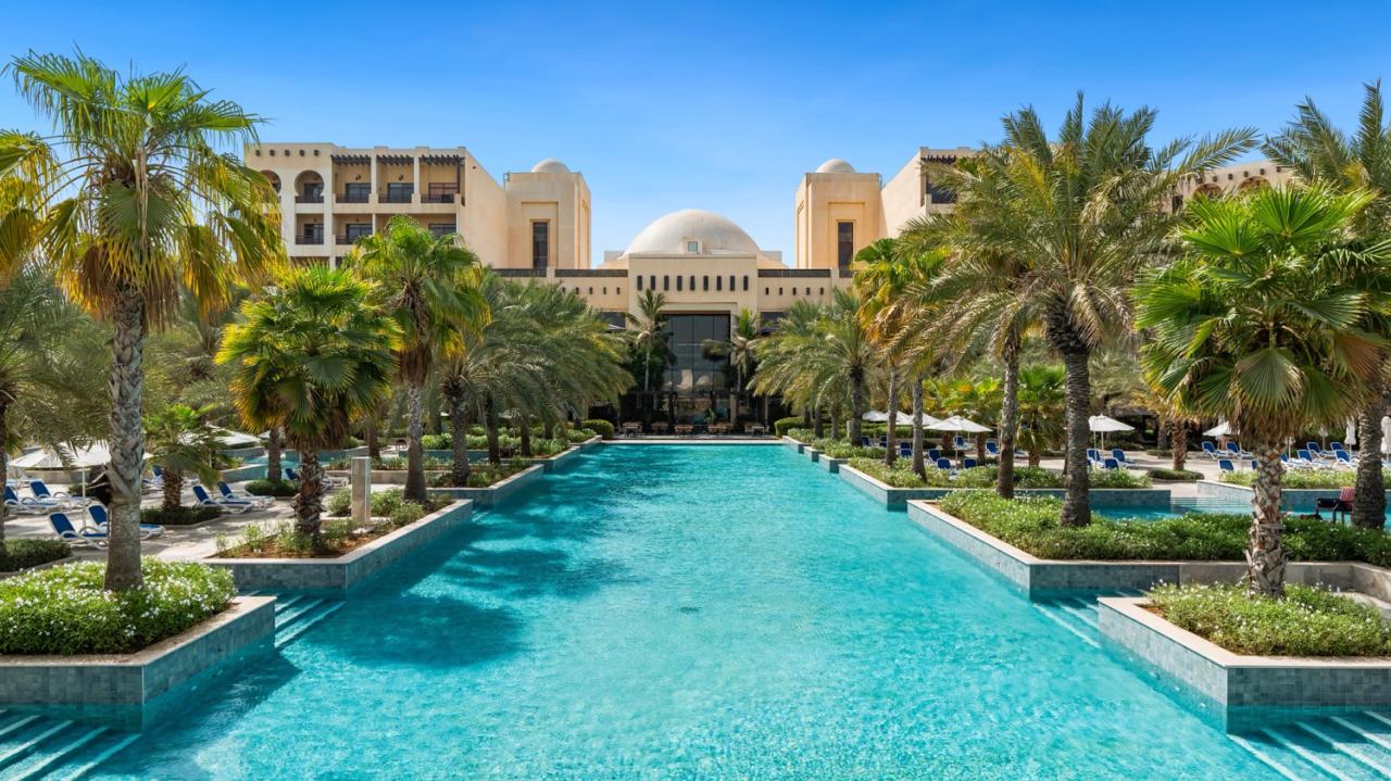 كل ما تحتاجه في مكان واحد.. اكتشف عالم الإقامة الشاملة كلياً في ريكسوس المعيريض رأس الخيمة شواطئ خلاّبة، تجارب طعام غامرة، أنشطة عائلية مُميّزة وترفيه يبقى في الذاكرة