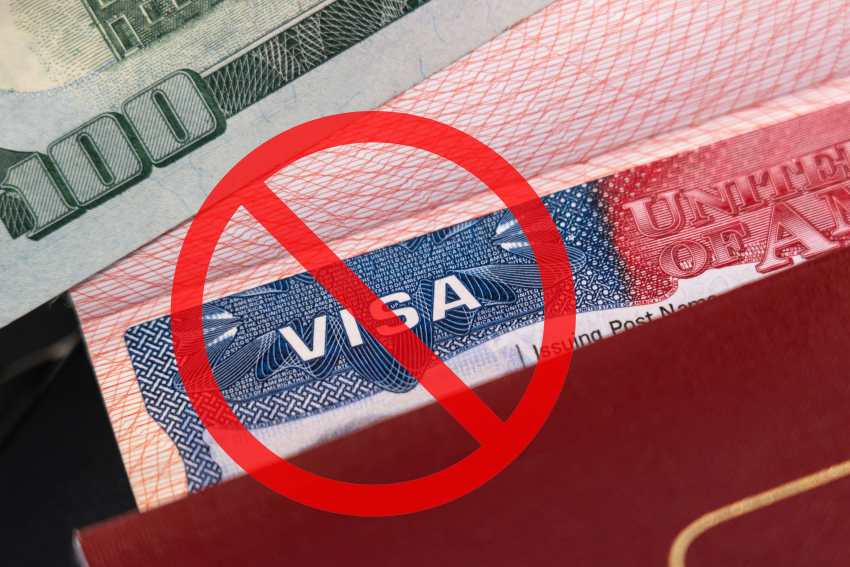 في إشارة إلى قيود السفر المتزايدة في جميع أنحاء أفريقيا  .. الولايات المتحدة تعلق طلبات التأشيرة الروتينية من زيمبابوي