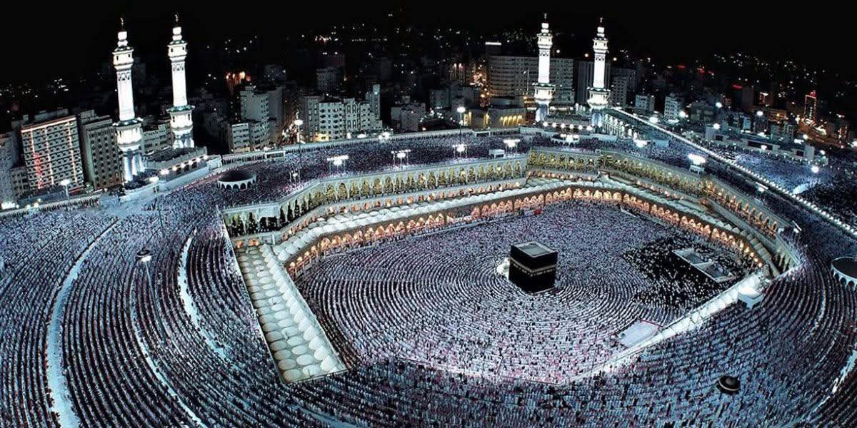 وزير السياحة يعتمد الضوابط والقواعد والإجراءات المنظمة للحج السياحي