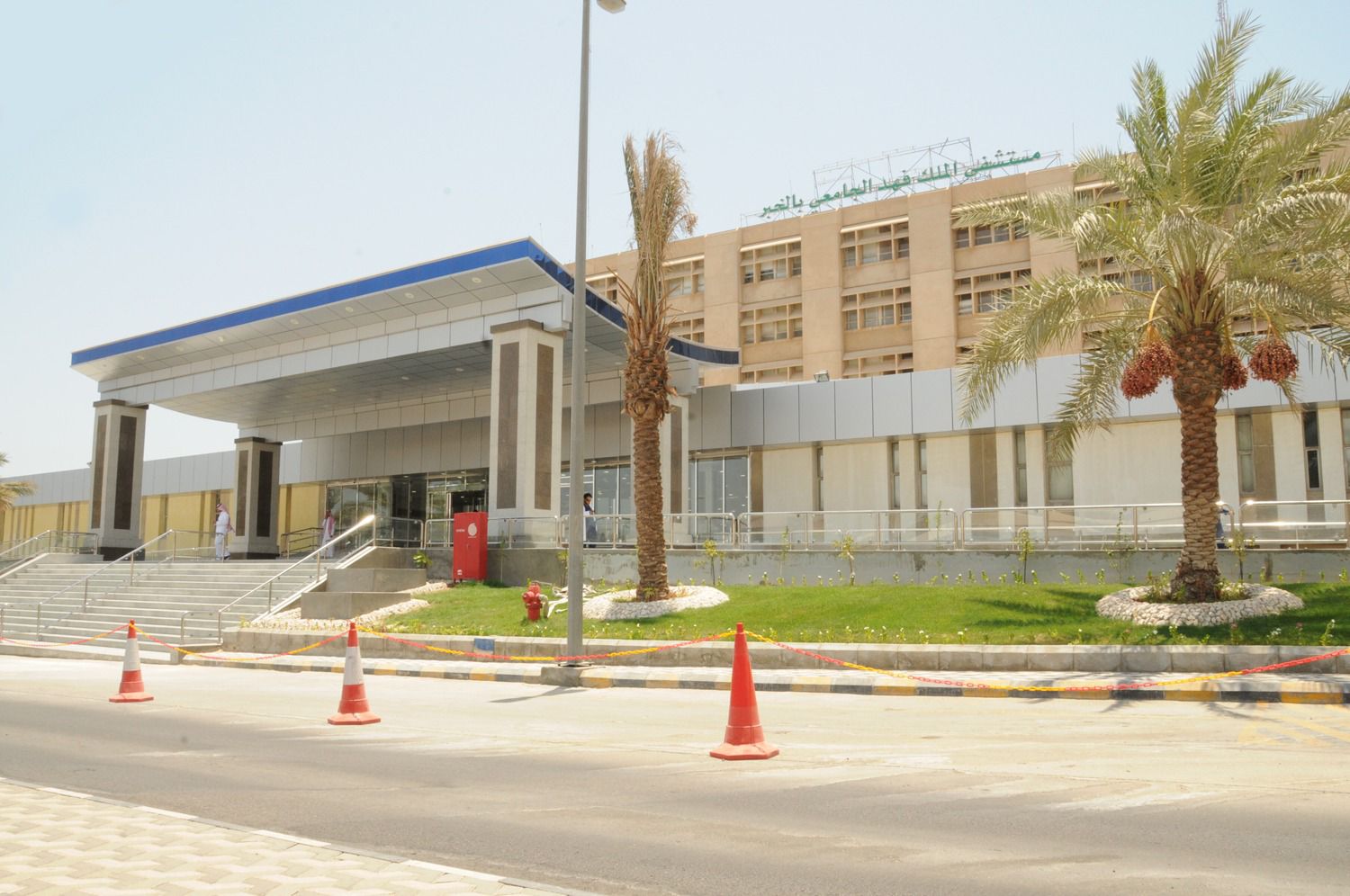 مستشفى الملك فهد الجامعي يفتتح عيادة متخصصة لحصوات الكلى والمسالك البولية بنموذج علاجي تكاملي*