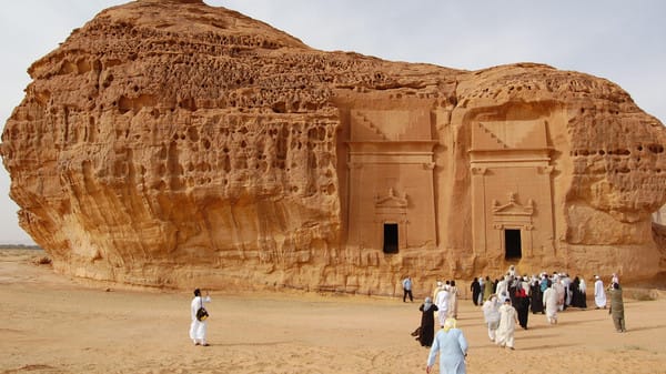 السياحة الثقافية بوصفها أداة للتواصل الحضاري في اثنينية التواصل الحضاري