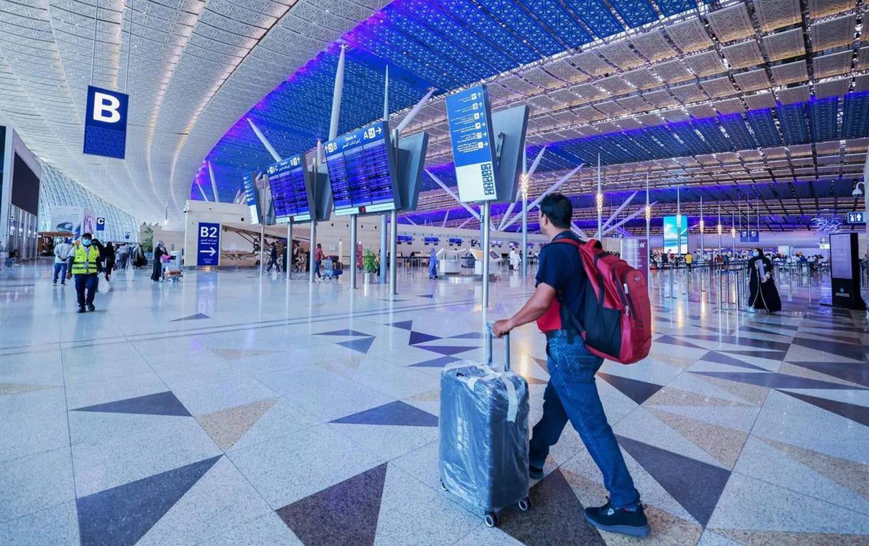 مطارات المملكة تنقل 140.9 مليون مسافر في 2025