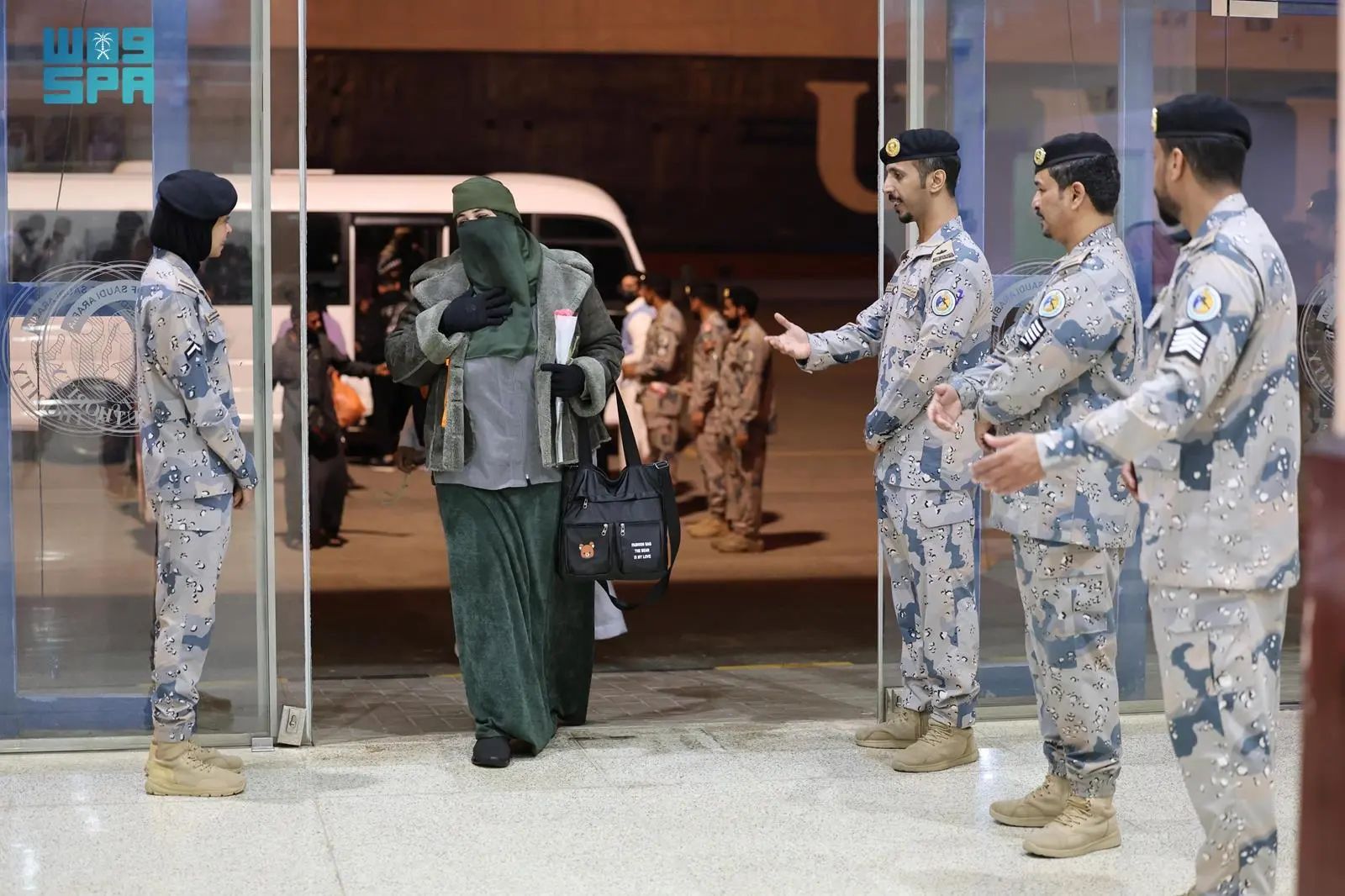 حرس الحدود يستقبل المعتمرين القادمين من جمهورية مصر العربية عبر ميناء ينبع التجاري لأداء العمرة خلال شهر رمضان