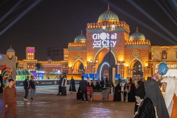 وجهة "المدينة العالمية" بالدمام تكسر حاجز المليوني زائر في 3 أشهر.. ملتقى الحضارات يصنع الحدث بالشرقية