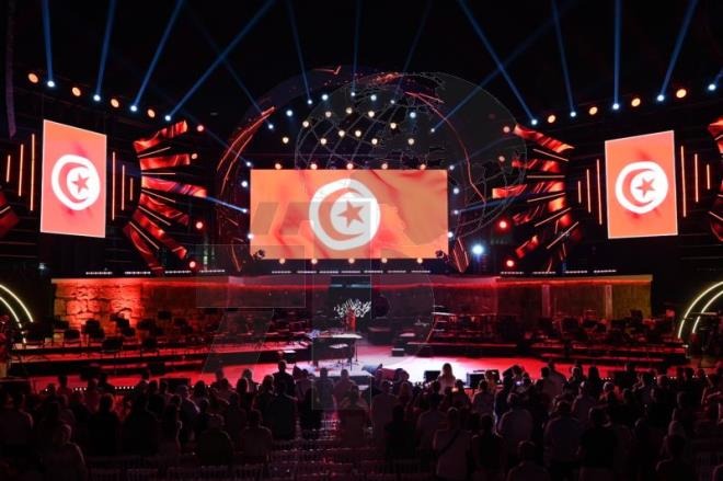 قرطاج في ستينيتها: عندما تتنفس الأغنية التونسية برئة السيمفونية
