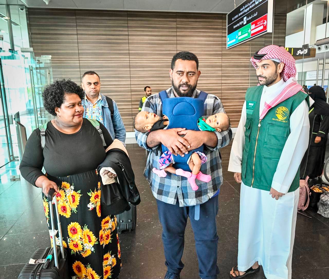 إنفاذًا لتوجيهات خادم الحرمين الشريفين وسمو ولي العهد.. وصول التوأم الملتصق الفيجي "جيسيبيل وديسيسيا"إلى الرياض