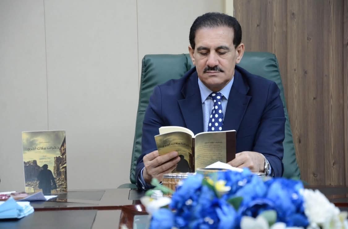 وزيرة الثقافة والسياحة والآثار تهنيء الشاعر علي جعفر العلاق