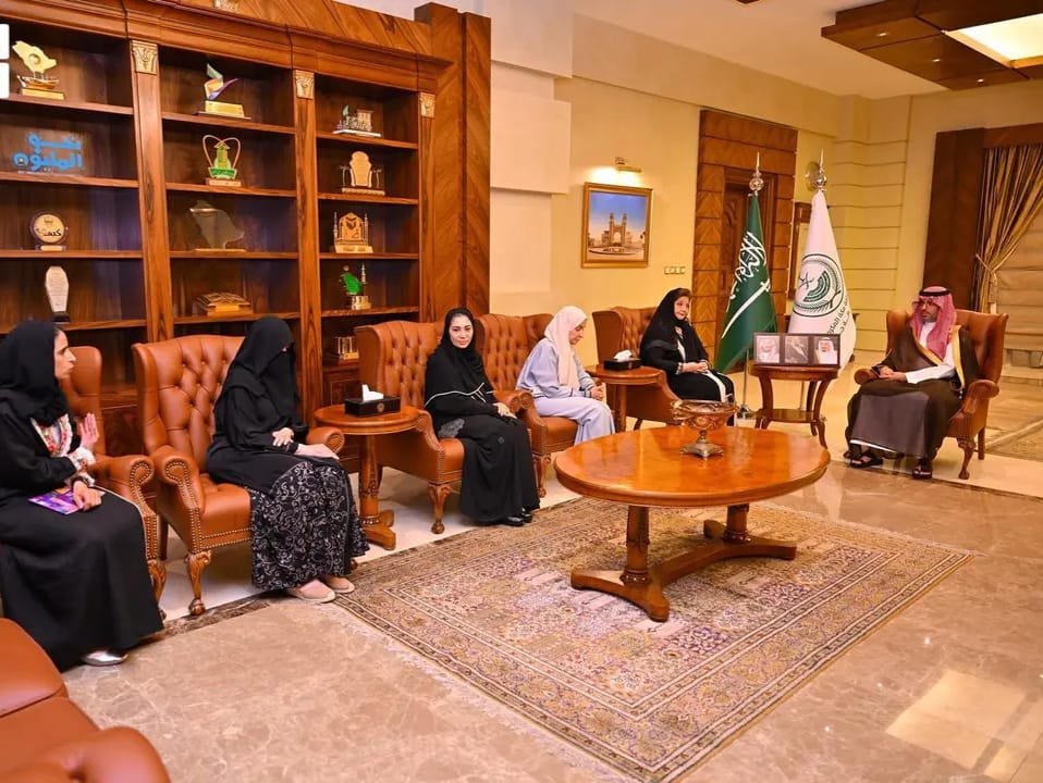 محافظ جدة يستقبل رئيجس واعضاء مجلس إدارة الجمعية النسائية الخيرية الأولى