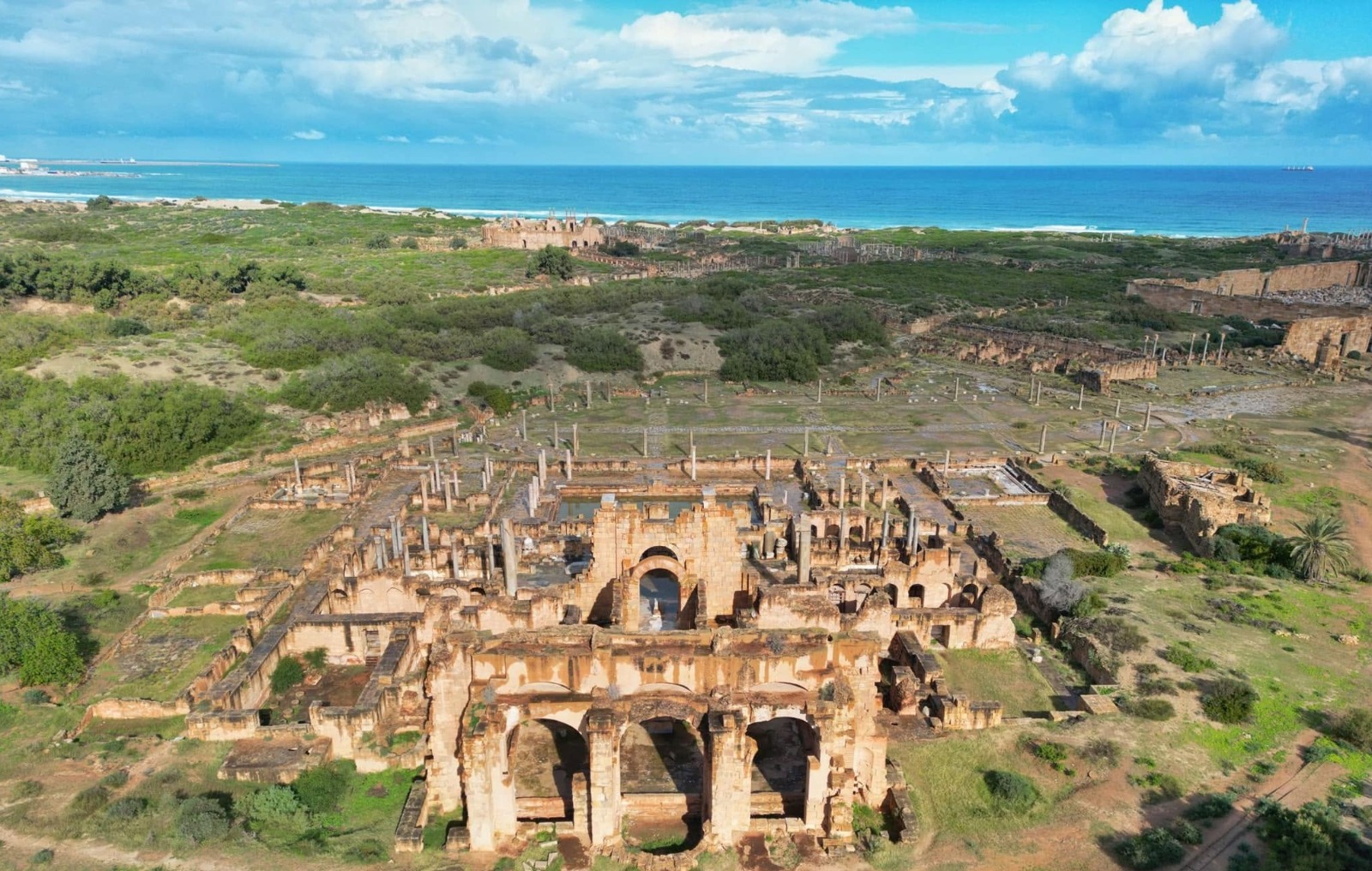 حمامات هادريان لبدة لبتس ماجنا Leptis Magna))