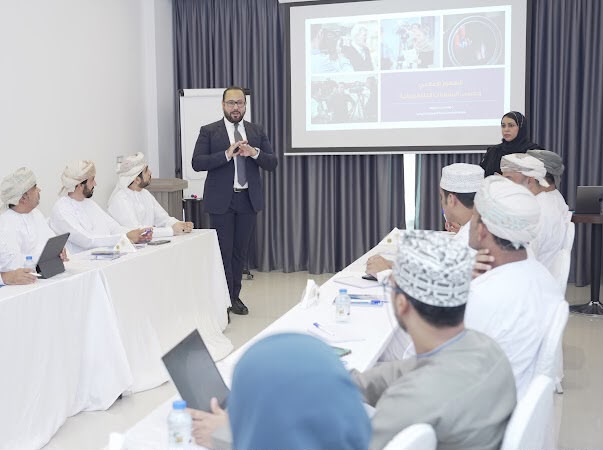 جمعية الصحفيين العُمانية تعزز مهارات الإعلام الرقمي والظهور التلفزيوني في صلالة