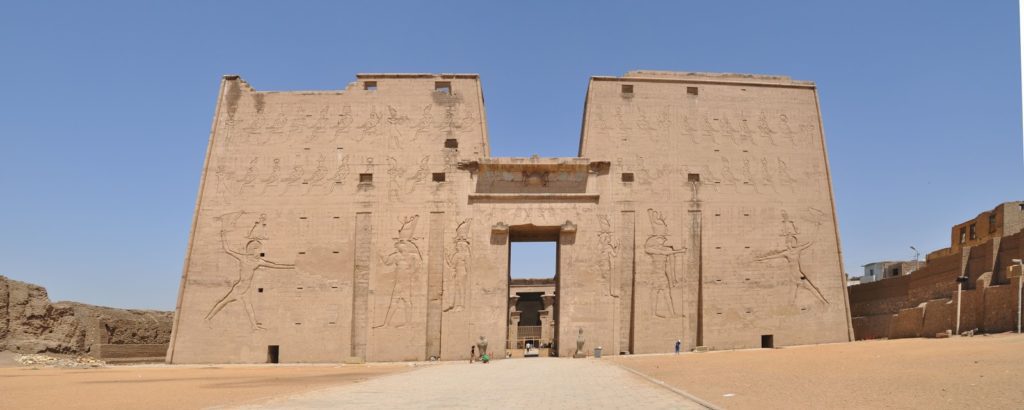 معبد ادفو