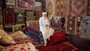 old man in souq