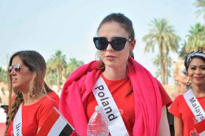 78-121523-83-miss-visit-temples-luxor-karnak-3