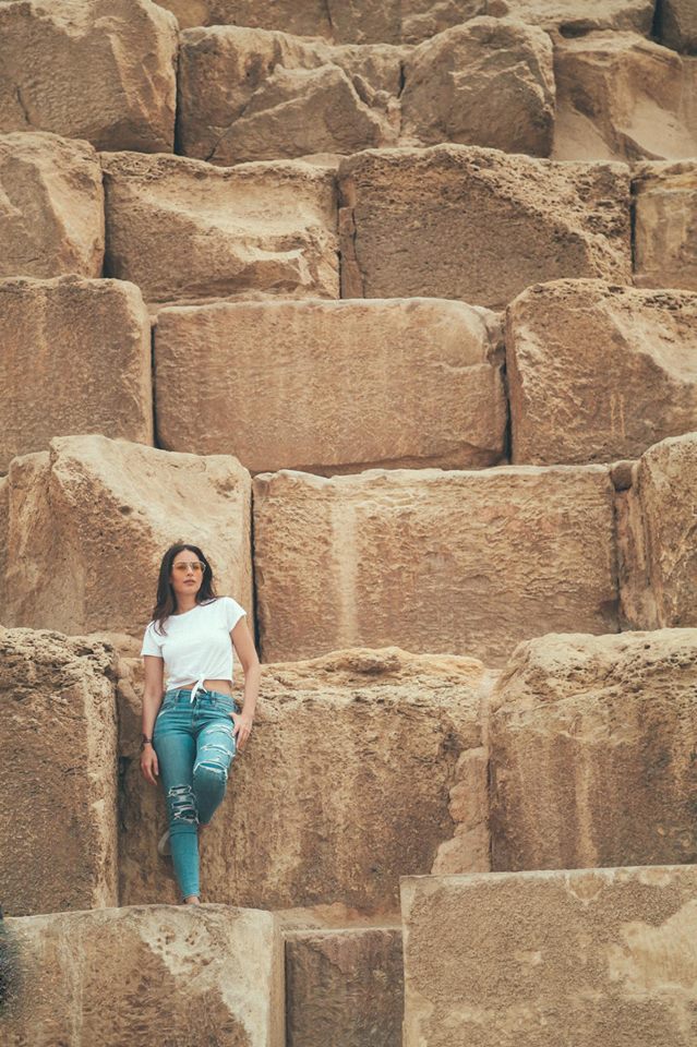 146874-هبة-طوجى-فى-الأهرامات-(5)