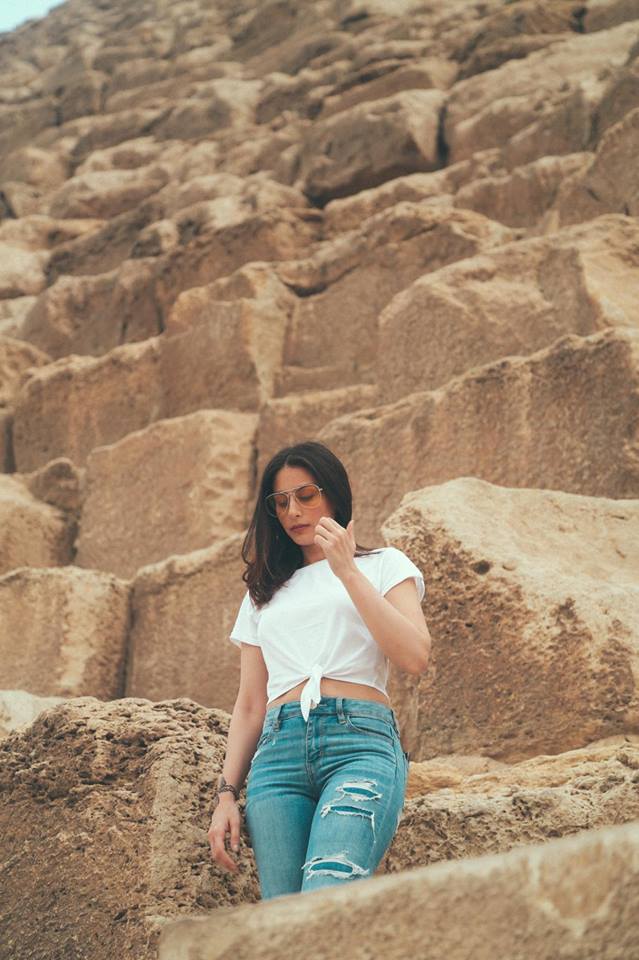 85985-هبة-طوجى-فى-الأهرامات-(4)