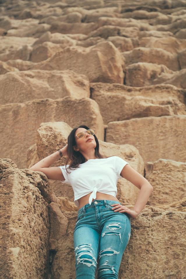 89820-هبة-طوجى-فى-الأهرامات-(2)