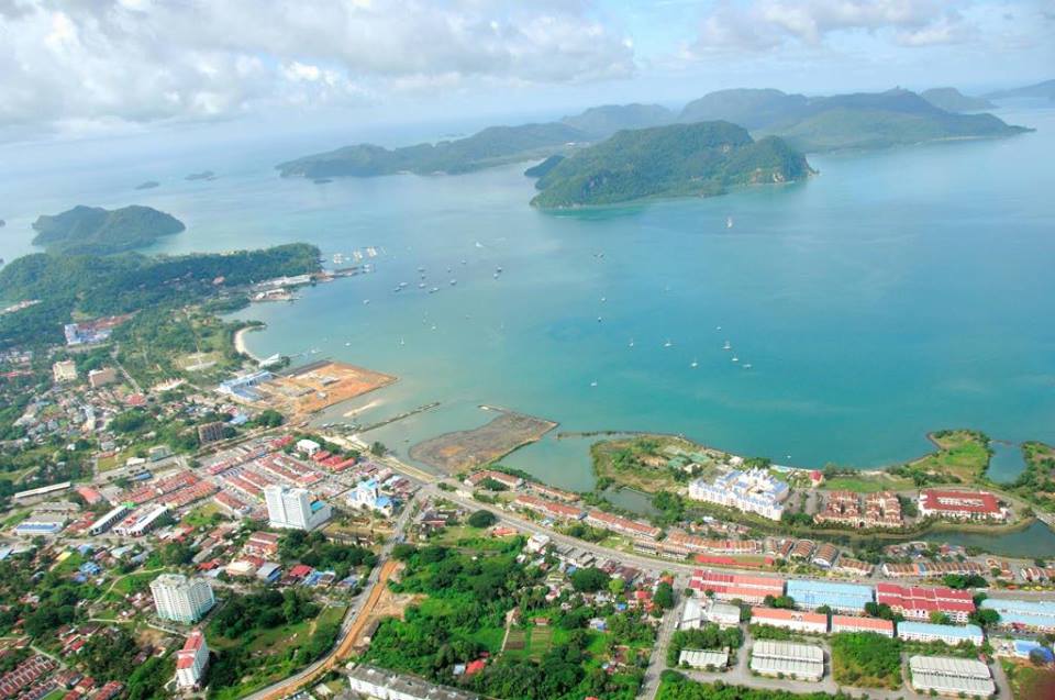 41385891_931254403729249_51195812599824384_n