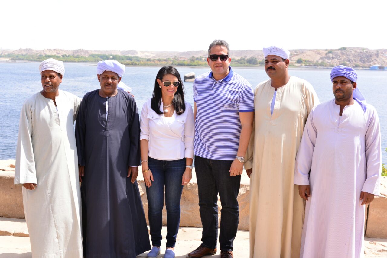 132596-جولة-تفقدية-لوزيرة-السياحة-ووزير-الآثار--في-عدد-من-الأماكن-الاثرية-بأسوان-(5)