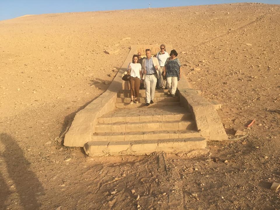 44536650_1994407943938179_3971782332804759552_n