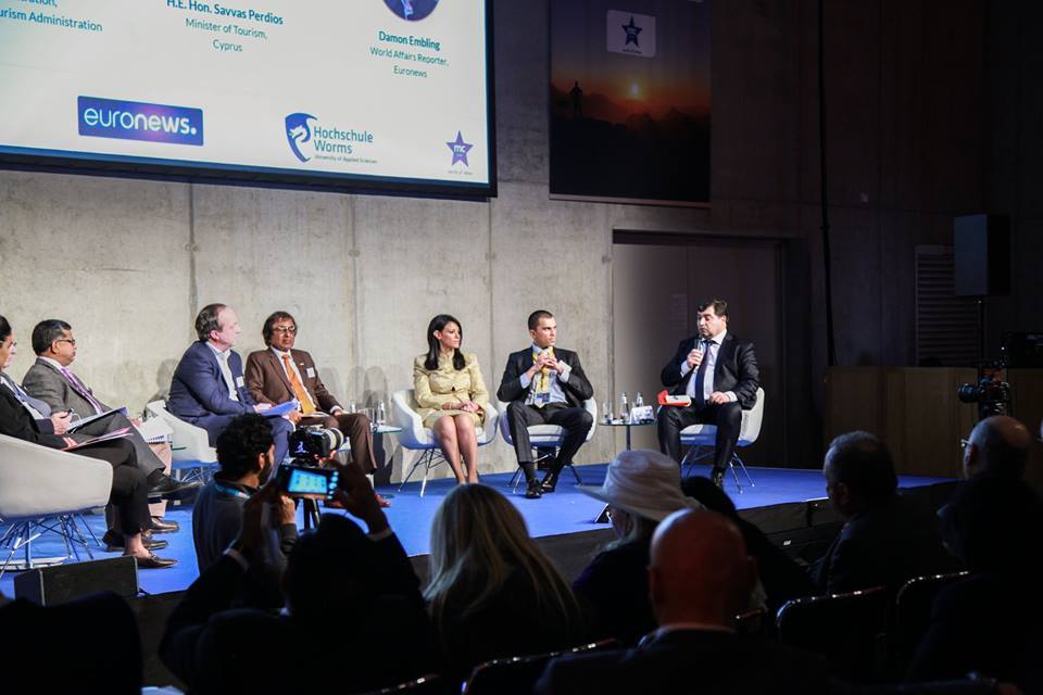 53337713_384516768946113_4613574644396457984_n