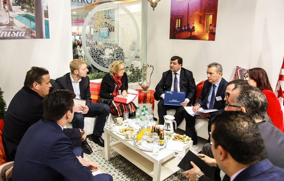 54377082_384437505445020_5615150469383979008_n