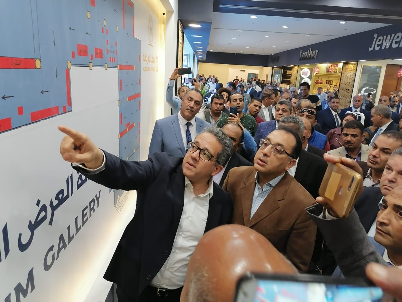 1ac27bf5-0d1d-4f16-9563-5882e8301632