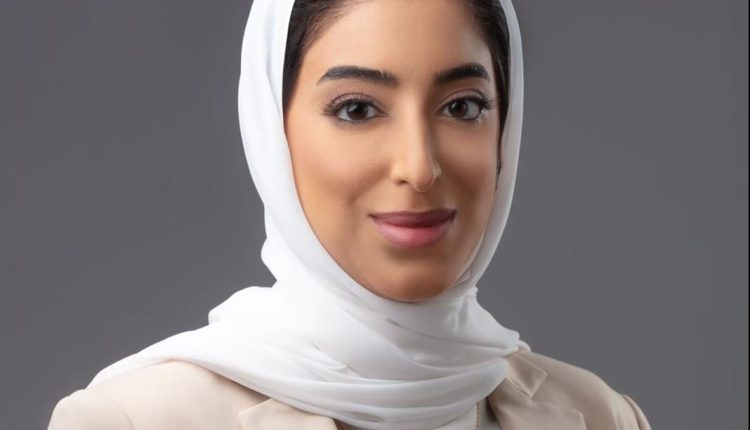فاطمة بنت جعفر الصيرفي وزيرة السياحة بمملكة البحرين