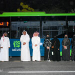 أعضاء هيئة الصحفيين السعوديين في الأحساء يخوضون تجربة حافلات النقل العام