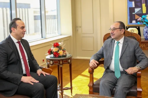 وزير قطاع الأعمال ورئيس «الرعاية الصحية» يبحثان التعاون بدعم منظومة السياحة العلاجية