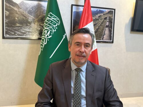 سفير بيرو في الرياض ريكاردو سيلفا سانتيستيبان بنزا: المطبخ البيروفي جسر ثقافي يربط بين الشعوب…ومهرجان الرياض يعكس متانة العلاقات مع المملكة