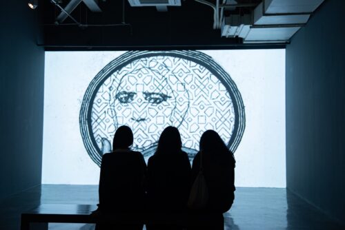 جدة تستضيف معرض “جائزة جميل: الصور المتحركة” في دورته السابعة بمشاركة مئات من الفنانين العالميين في مجال الفن والأفكار الإسلامية والبيئة والمجتمع