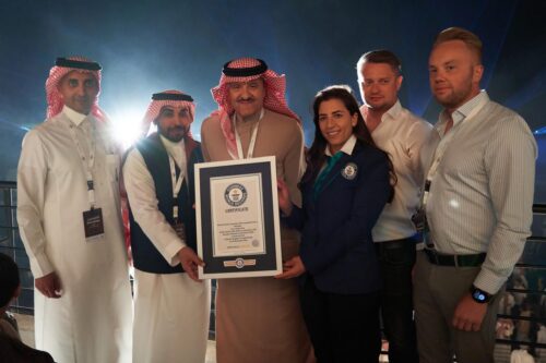 نادي الطيران السعودي يحقق إنجازًا تاريخيًا ويكسر رقمًا قياسيًا عالميًا في غينيس للأرقام القياسية في معرض الطيران العام 2025 “ساند آند فن” .