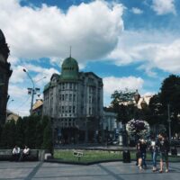 الأمم المتحدة للسياحة تعزز تعهداتها العالمية بشأن إمكانية الوصول، مما يدفع عجلة تطوير السفر الشامل في جميع أنحاء أوكرانيا