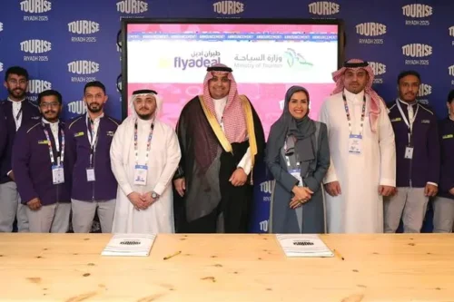 طاقم طيران أديل بين الضيافة الجوية والإرشاد السياحي في السعودية لأول مرة في المنطقة
