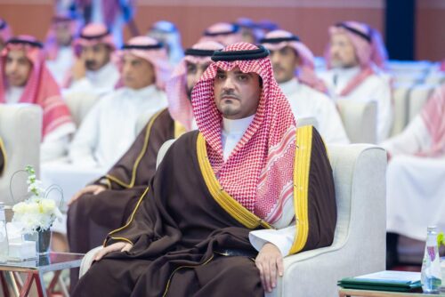 الأمير عبدالعزيز بن سعود يُكرّم الفائزين في كأس نادي الصقور 2025