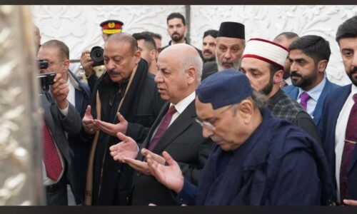 الرئيس الباكستاني يزور مرقد الشيخ عبد القادر الكيلاني ببغداد احد ابرز التراث الاسلامي