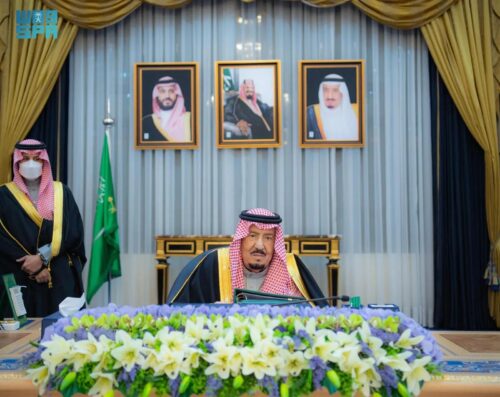 مجلس الوزراء السعودي برئاسة خادم الحرمين الشريفين يؤكد أن المملكة لن تتردد في اتخاذ الخطوات والإجراءات اللازمة لمواجهة أي مساس أو تهديد لأمنها الوطني وعلى التزامها بأمن اليمن واستقراره وسيادته