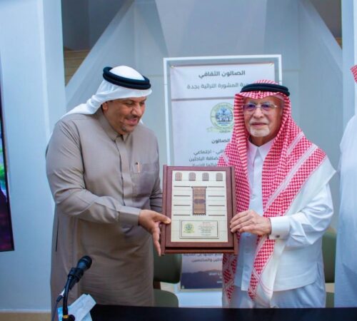 وزير الثقافة والإعلام السابق خوجه: يستعرض رحلة الإعلام السعودي عبر الزمن من الورقي إلى الرقمي