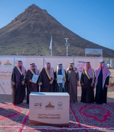 أمير القصيم يبارك اتفاقيات لتنفيذ مسارات مشي بجبل طميّة وقرية النفيد برياض الخبراء