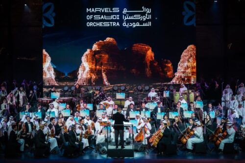 برعاية سمو وزير الثقافة.. روائع الأوركسترا السعودية تتألق في “مرايا” العلا