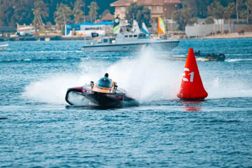 فريق “برادي” يتصدر التصفيات التأهيلية لبطولة العالم للقوارب الكهربائية السريعة E1*