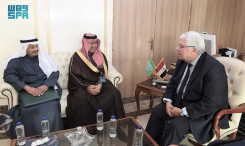 السفير الحصيني يُناقش آليات تعزيز التعاون الثنائي بين المملكة ومصر مع وزير التعليم العالي المصري