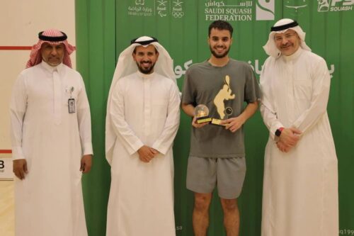 كريم بدوي من مصر يفوز بلقب بطولة الرياض للاستكواش