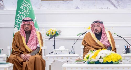أمير منطقة القصيم يستقبل المهنئين بشهر رمضان ويدشِّن وقف “سقيا الماء”