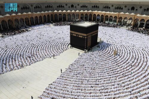 أرقام قياسية لخدمات ضيوف الرحمن.. 15 ألف متر مكعب من زمزم وأكثر من 586 ألف مستفيد من خدمات الإرشاد متعددة اللغات