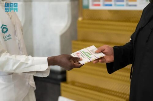 أكثر من 350 ألف مستفيد من الترجمة والإجابة عن الاستفسارات بالمسجد الحرام منذ بداية رمضان
