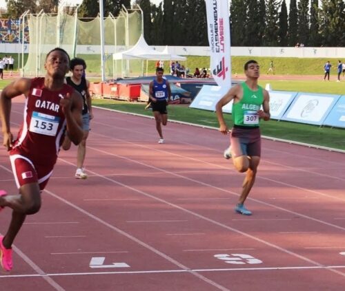 الاتحاد العربي واللجنة المنظمة يبحثان ترتيبات بطولة الشباب والشابات لألعاب القوى في تونس